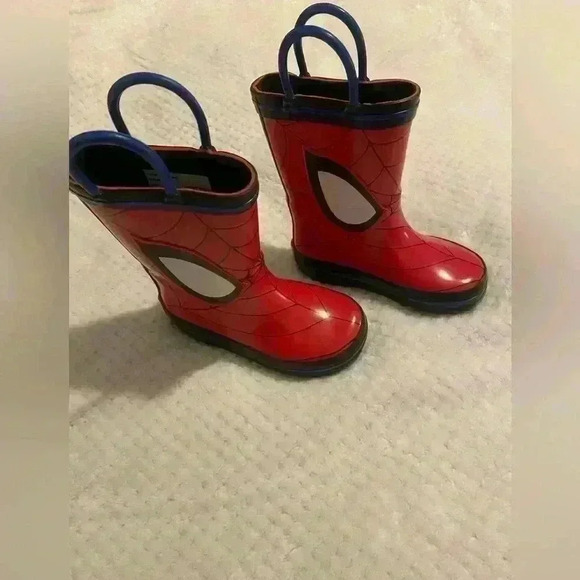 NWOT Spider-Man rubber boots. Size 5-6 - Picture 2 of 6